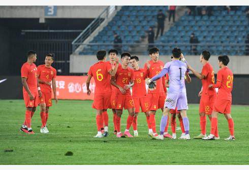 开云体育-马德兴：国足换血幅度不够 特鲁西埃的用人是榜样！