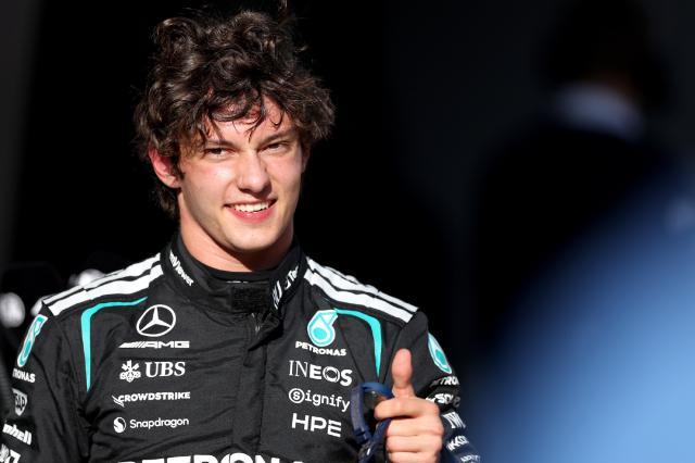 开云娱乐-F1中国站安东内利创最年轻杆位纪录 梅奔包揽头排